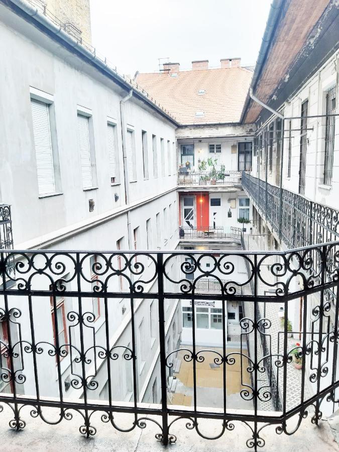 Bright Side Apartment Будапеща Екстериор снимка