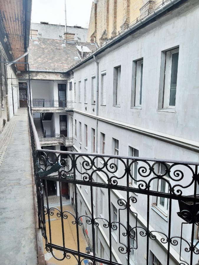 Bright Side Apartment Будапеща Екстериор снимка